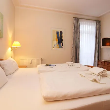 Residenz Waldkrone 111 *